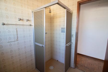 Casa à venda com 211m², 4 quartos e 2 vagas Casa à venda com 211m², 4 quartos e 2 vagasBanheiro da suíte