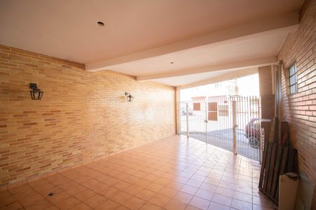 Casa à venda com 211m², 4 quartos e 2 vagas Casa à venda com 211m², 4 quartos e 2 vagasÁrea externa