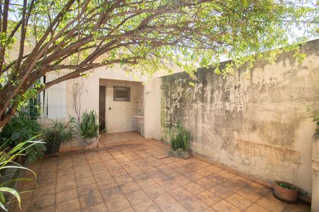 Casa à venda com 211m², 4 quartos e 2 vagas Casa à venda com 211m², 4 quartos e 2 vagasÁrea externa
