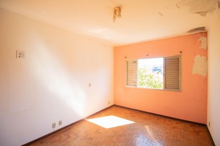Casa à venda com 211m², 4 quartos e 2 vagas Casa à venda com 211m², 4 quartos e 2 vagasQuarto 2