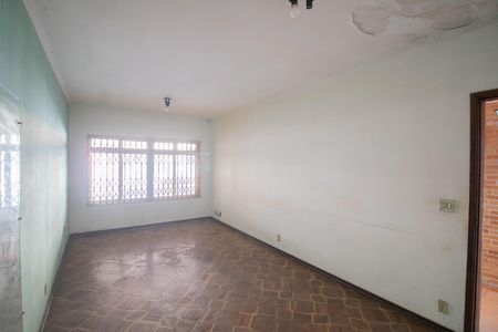 Casa à venda com 211m², 4 quartos e 2 vagas Casa à venda com 211m², 4 quartos e 2 vagasSala