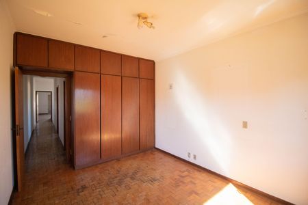 Casa à venda com 211m², 4 quartos e 2 vagas Casa à venda com 211m², 4 quartos e 2 vagasQuarto 2
