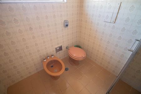 Casa à venda com 211m², 4 quartos e 2 vagas Casa à venda com 211m², 4 quartos e 2 vagasBanheiro da suíte