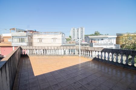 Casa à venda com 211m², 4 quartos e 2 vagas Casa à venda com 211m², 4 quartos e 2 vagasÁrea externa