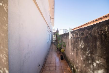 Casa à venda com 211m², 4 quartos e 2 vagas Casa à venda com 211m², 4 quartos e 2 vagasÁrea externa