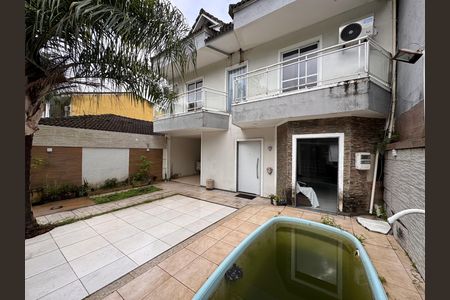 Casa de condomínio para alugar com 270m², 3 quartos e 3 vagas Casa de condomínio para alugar com 270m², 3 quartos e 3 vagasÁrea externa