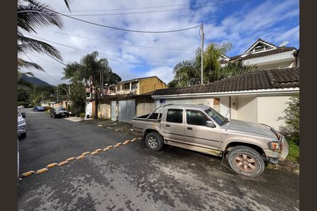 Casa de condomínio para alugar com 270m², 3 quartos e 3 vagas Casa de condomínio para alugar com 270m², 3 quartos e 3 vagasFachada