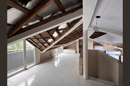 Casa de condomínio para alugar com 270m², 3 quartos e 3 vagas Casa de condomínio para alugar com 270m², 3 quartos e 3 vagasSótão