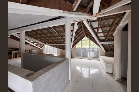 Casa de condomínio para alugar com 270m², 3 quartos e 3 vagas Casa de condomínio para alugar com 270m², 3 quartos e 3 vagasSótão