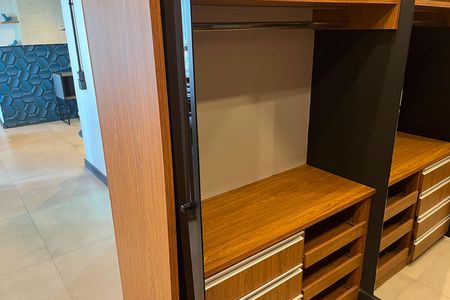 Studio para alugar com 64m², 1 quarto e 2 vagas Studio para alugar com 64m², 1 quarto e 2 vagasCloset