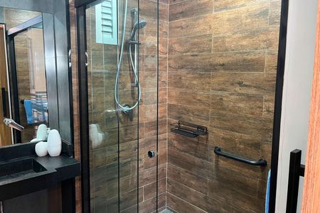 Studio para alugar com 64m², 1 quarto e 2 vagas Studio para alugar com 64m², 1 quarto e 2 vagasBanheiro