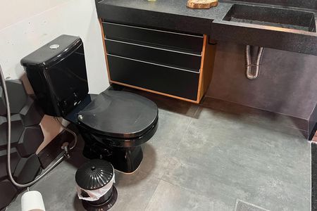 Studio para alugar com 64m², 1 quarto e 2 vagas Studio para alugar com 64m², 1 quarto e 2 vagasBanheiro