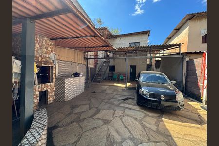 Casa à venda com 225m², 6 quartos e 4 vagas Casa à venda com 225m², 6 quartos e 4 vagasGaragem