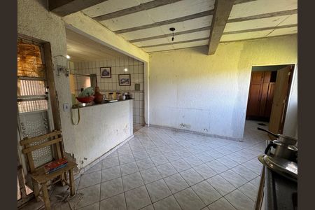 Casa à venda com 225m², 6 quartos e 4 vagas Casa à venda com 225m², 6 quartos e 4 vagasCozinha anexo 1