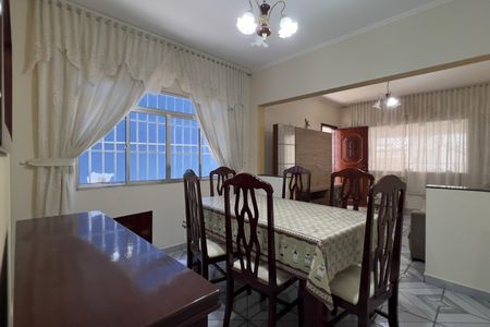 Casa para alugar com 215m², 3 quartos e 2 vagas Casa para alugar com 215m², 3 quartos e 2 vagasSala