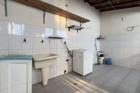 Casa para alugar com 215m², 3 quartos e 2 vagas Casa para alugar com 215m², 3 quartos e 2 vagasÁrea de Serviço