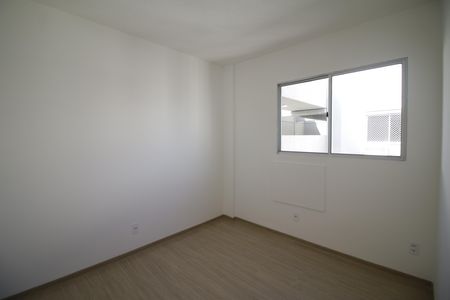Quarto 2 de apartamento para alugar com 2 quartos, 47m² em Taquara, Rio de Janeiro
