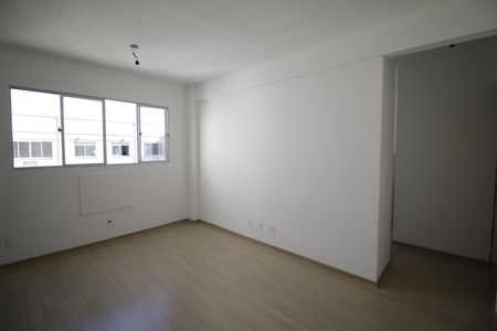 Sala de apartamento para alugar com 2 quartos, 47m² em Taquara, Rio de Janeiro