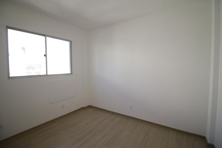 Quarto 1 de apartamento para alugar com 2 quartos, 47m² em Taquara, Rio de Janeiro