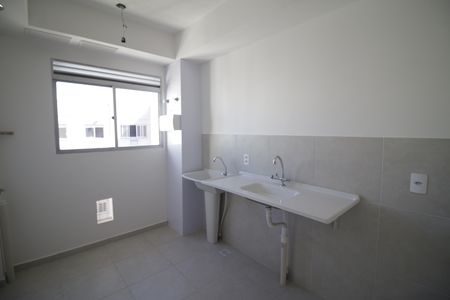 Cozinha e Área de Serviço de apartamento para alugar com 2 quartos, 47m² em Taquara, Rio de Janeiro