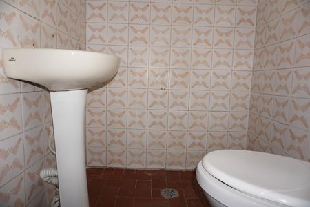 Banheiro de casa para alugar com 2 quartos, 40m² em Jardim Macedonia, Embu das Artes