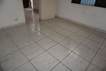 Quarto de casa para alugar com 2 quartos, 40m² em Jardim Macedonia, Embu das Artes