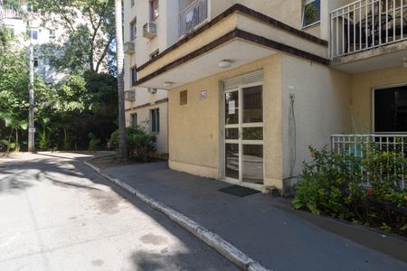 Apartamento à venda com 52m², 2 quartos e 1 vaga Apartamento à venda com 52m², 2 quartos e 1 vagaFachada do bloco