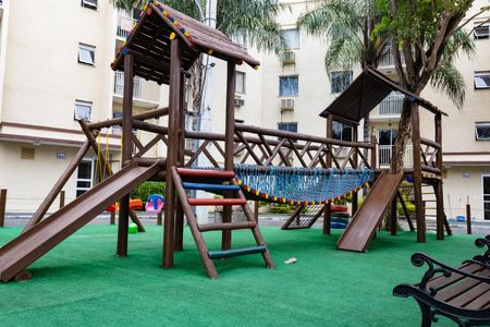 Apartamento à venda com 52m², 2 quartos e 1 vaga Apartamento à venda com 52m², 2 quartos e 1 vagaÁrea comum - Playground