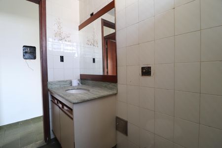 Casa para alugar com 150m², 3 quartos e 2 vagasBanheiro social