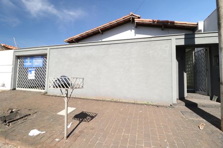 Casa para alugar com 150m², 3 quartos e 2 vagasFachada