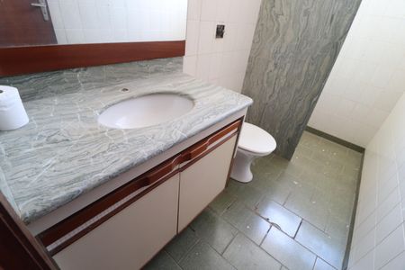 Casa para alugar com 150m², 3 quartos e 2 vagasBanheiro social