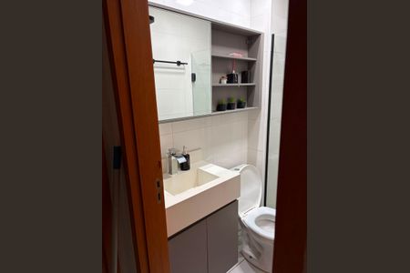 Apartamento à venda com 46m², 2 quartos e 1 vaga Apartamento à venda com 46m², 2 quartos e 1 vagaBanheiro