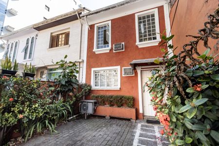 Casa à venda com 150m², 4 quartos e 1 vaga Casa à venda com 150m², 4 quartos e 1 vagaFachada da Casa