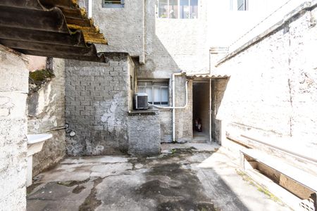 Casa à venda com 150m², 4 quartos e 1 vaga Casa à venda com 150m², 4 quartos e 1 vagaQuintal