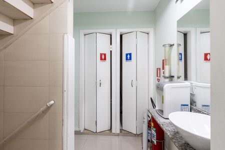 Casa à venda com 150m², 4 quartos e 1 vaga Casa à venda com 150m², 4 quartos e 1 vagaBanheiro