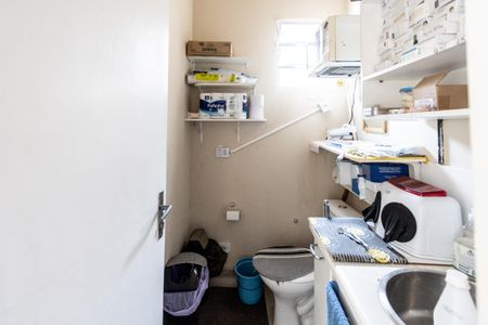 Casa à venda com 150m², 4 quartos e 1 vaga Casa à venda com 150m², 4 quartos e 1 vagaBanheiro