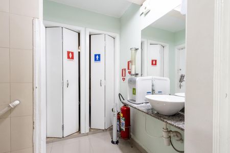 Casa à venda com 150m², 4 quartos e 1 vaga Casa à venda com 150m², 4 quartos e 1 vagaBanheiro