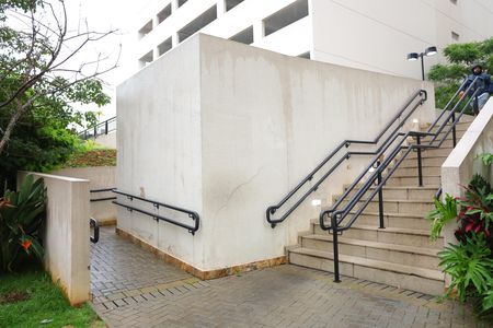 Apartamento à venda com 54m², 2 quartos e 1 vagaEscadas de Acesso