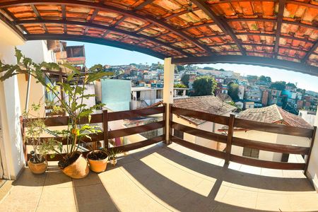 Casa para alugar com 104m², 2 quartos e 2 vagas Casa para alugar com 104m², 2 quartos e 2 vagasVaranda