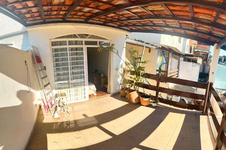 Casa para alugar com 104m², 2 quartos e 2 vagas Casa para alugar com 104m², 2 quartos e 2 vagasVaranda