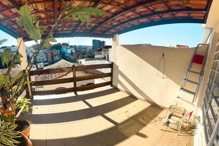 Casa para alugar com 104m², 2 quartos e 2 vagas Casa para alugar com 104m², 2 quartos e 2 vagasVaranda