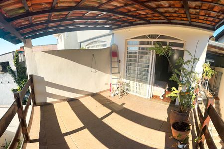 Casa para alugar com 104m², 2 quartos e 2 vagas Casa para alugar com 104m², 2 quartos e 2 vagasVaranda