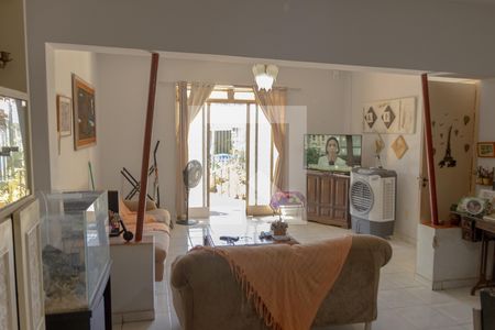 Casa à venda com 440m², 4 quartos e 2 vagas Casa à venda com 440m², 4 quartos e 2 vagasSala 01