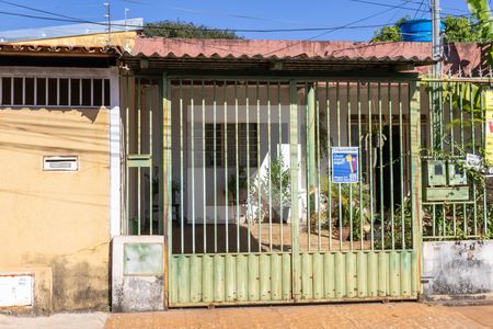 Casa à venda com 440m², 4 quartos e 2 vagas Casa à venda com 440m², 4 quartos e 2 vagasFachada