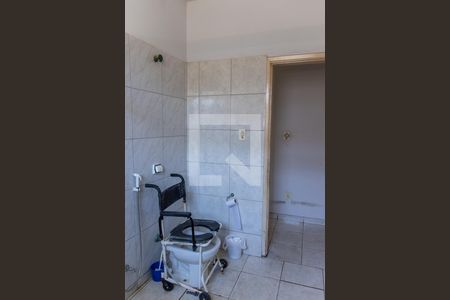 Casa à venda com 440m², 4 quartos e 2 vagas Casa à venda com 440m², 4 quartos e 2 vagasBanheiro 02