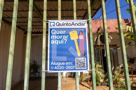 Casa à venda com 440m², 4 quartos e 2 vagas Casa à venda com 440m², 4 quartos e 2 vagasPlaquinha
