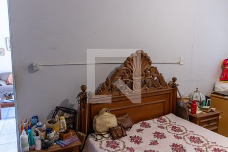 Casa à venda com 440m², 4 quartos e 2 vagas Casa à venda com 440m², 4 quartos e 2 vagasQuarto 01