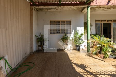 Casa à venda com 440m², 4 quartos e 2 vagas Casa à venda com 440m², 4 quartos e 2 vagasQuintal