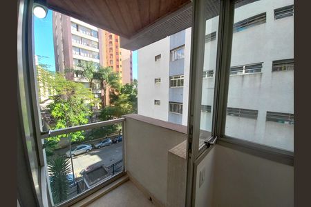 Apartamento à venda com 56m², 2 quartos e 1 vaga Apartamento à venda com 56m², 2 quartos e 1 vagaSacada