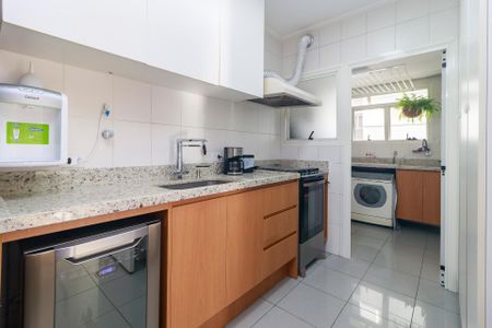 Apartamento à venda com 101m², 2 quartos e 2 vagas Apartamento à venda com 101m², 2 quartos e 2 vagasCozinha